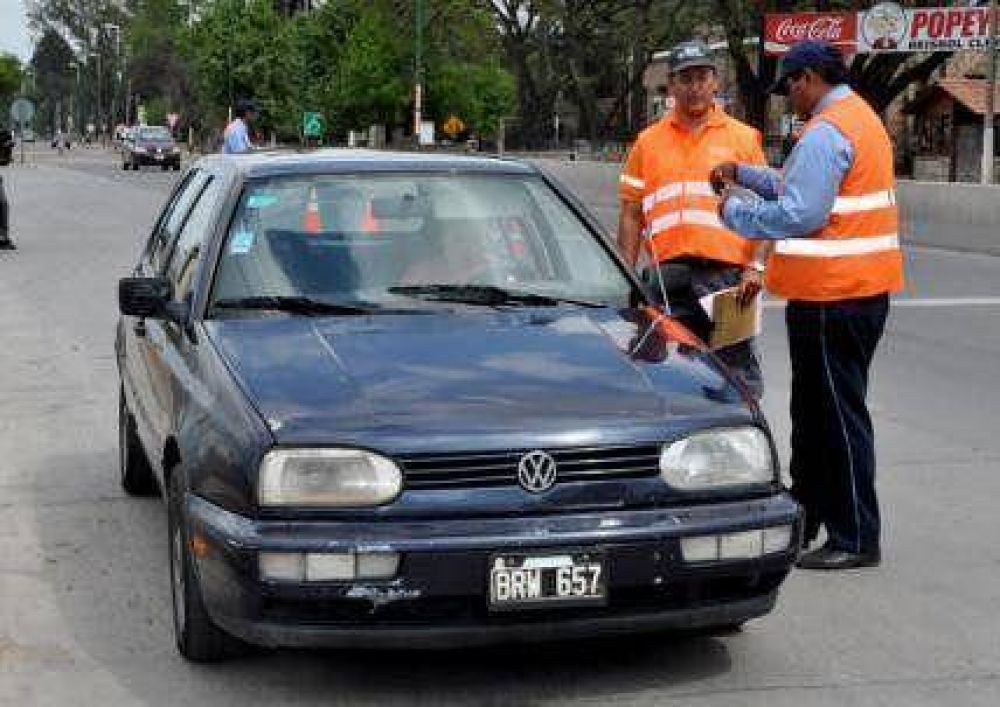 Se ejecutan controles para erradicar los remises ilegales de la ciudad 