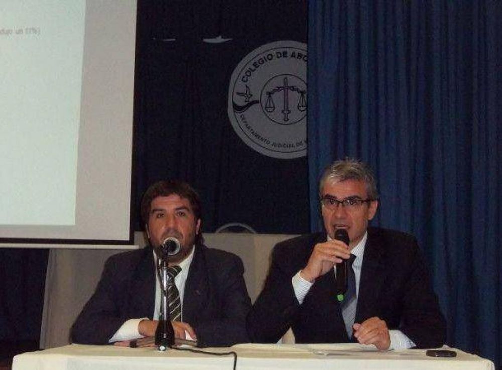 In�dito: Colegio de Abogados devolver� el 75 por ciento del incremento de la matr�cula