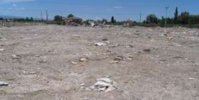 Suspenden a choferes que tiraron basura en bald�os