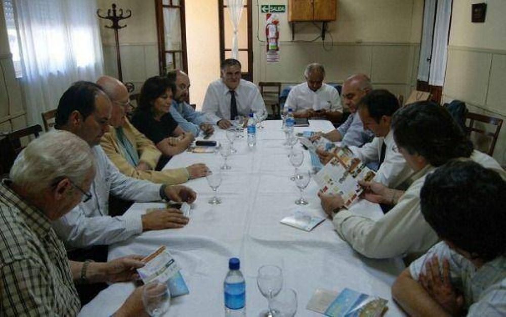 Sin Pulti, Castagneto se reuni� con Intendentes de la Quinta