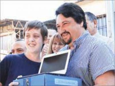 "El pilar de la lucha contra la pobreza es la escuela secundaria", afirm� Closs