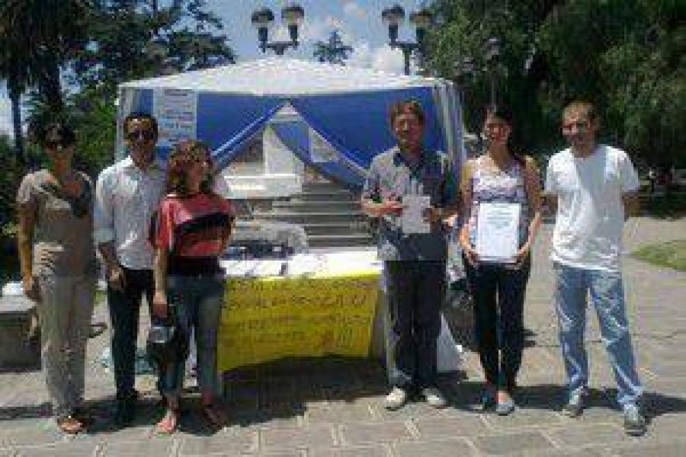  Trabajadores de la Radio Universidad de Jujuy siguen pidiendo estabilidad laboral mientras el rector "hace silencio de radio"