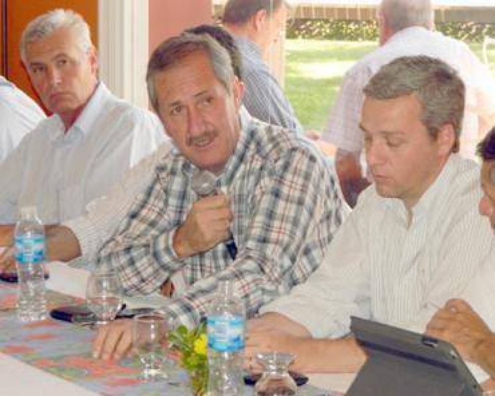 Urribarri se reuni� con intendentes