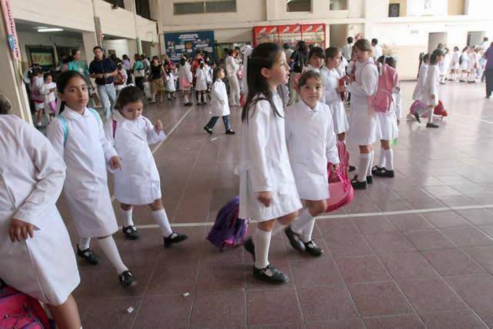 Por el calor, obligar�an a los establecimientos educativos a instalar aires o ventiladores 