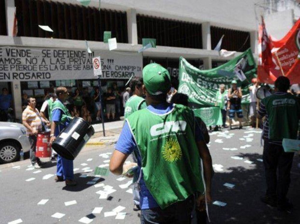 Paro de los trabajadores de Pami Rosario contra la privatizaci�n del servicio de ambulancias