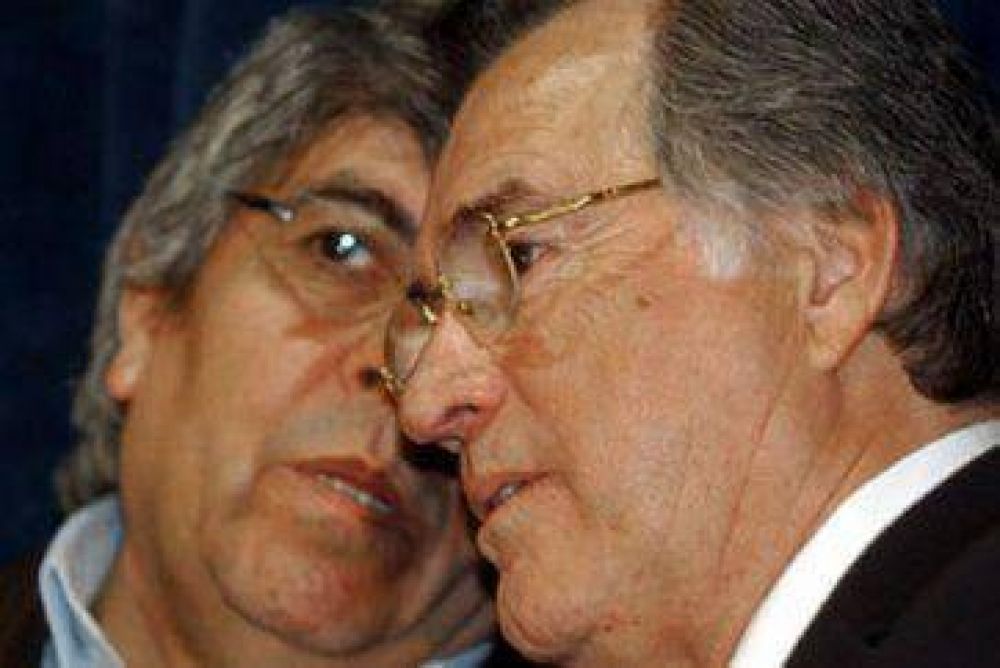 Barrionuevo dice que Moyano quiere la Rosada