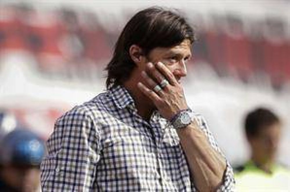 Punto final para Almeyda: por tel�fono, Passarella ech� al Pelado