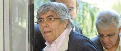 Moyano prepara su lista de reclamos para los Kirchner