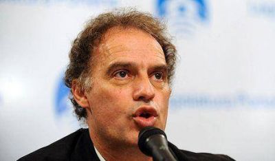 "Es un dec�logo de superpoderes de Macri"