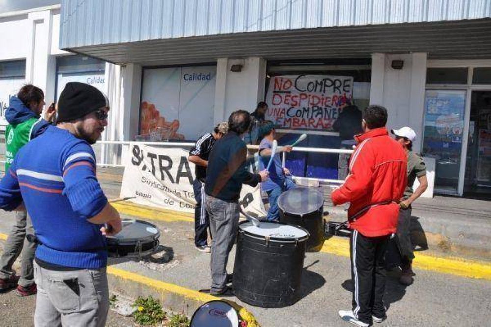Protesta en La An�nima por condiciones laborales de personal de seguridad y limpieza