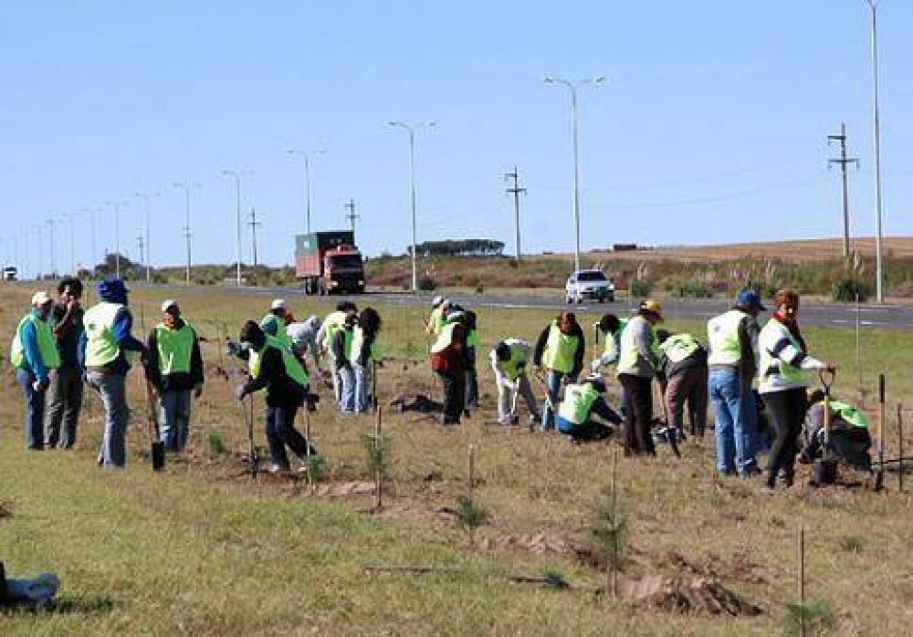 Entrega de indumentaria a beneficiarios del Plan de Inclusi�n Social en San Pablo