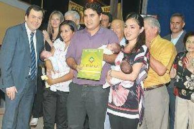 Zamora remarc� que en 2013 el gobierno seguir� construyendo viviendas 