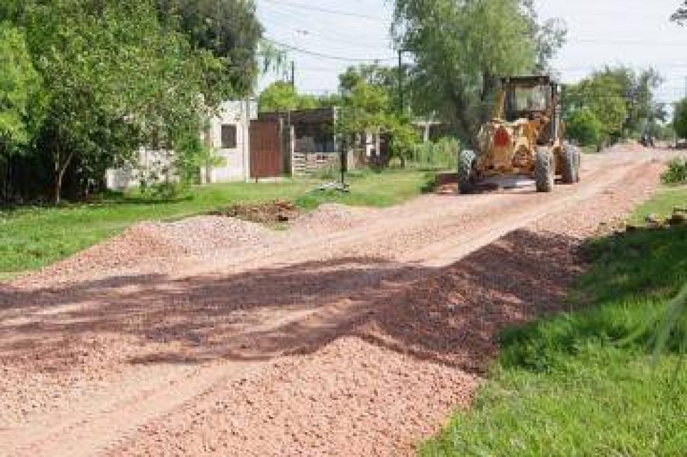 S�enz Pe�a: Veredas vecinales y ripio para vecinos del barrio Lamadrid