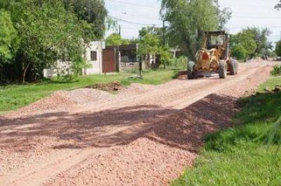 S�enz Pe�a: Veredas vecinales y ripio para vecinos del barrio Lamadrid