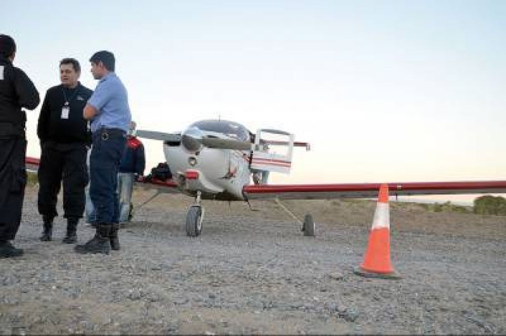 Un avi�n Piper con dos tripulantes debi� aterrizar de emergencia en la ruta Uno