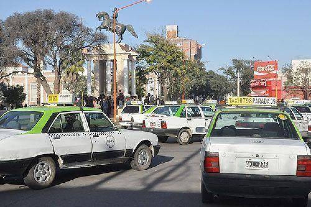 Comenzaron las inspecciones a taxis y remises de la Capital 