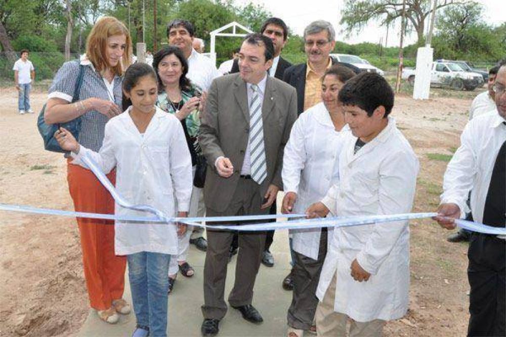 El vicegobernador inaugur� escuelas en los Departamentos Copo y Alberdi 