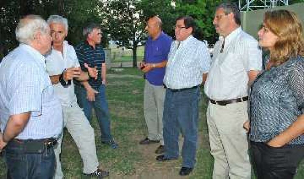 Presentaron estudio y contin�an analizando potencialidad pesquera en La Arocena 