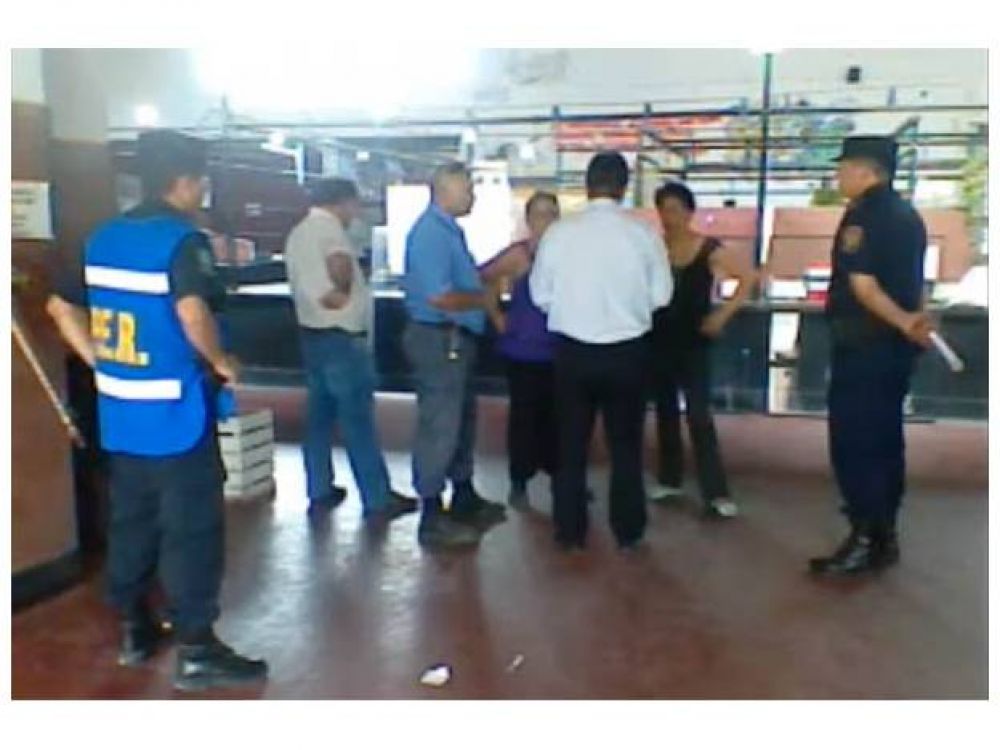 Denucian que encerraron con llave a artesanos en Concepci�n del Uruguay