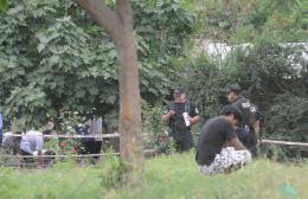 Acuchill� a su mujer delante de su propia hija adolescente y despu�s se ahorc� en el patio 