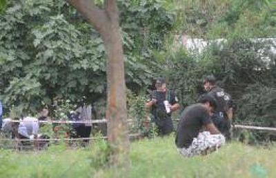 Acuchill� a su mujer delante de su propia hija adolescente y despu�s se ahorc� en el patio 
