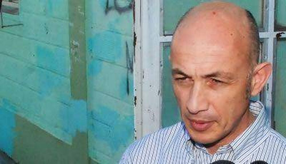 �Mientras Peralta juega con su twitter, los problemas de la provincia se hacen cr�nicos�