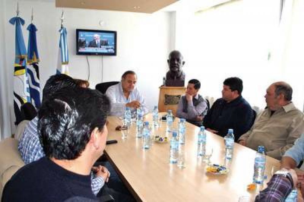 Bilardo se reuni� con autoridades a fines de conformar una comisi�n de seguridad