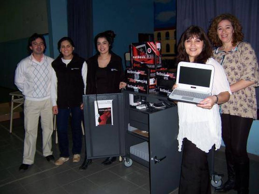 Siete escuelas provinciales equipadas con Aulas Digitales M�viles
