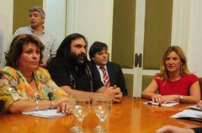 Docentes denuncian "listas negras"