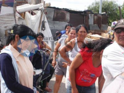 Vecinos cortaron el Acceso Sudeste porque no tienen agua