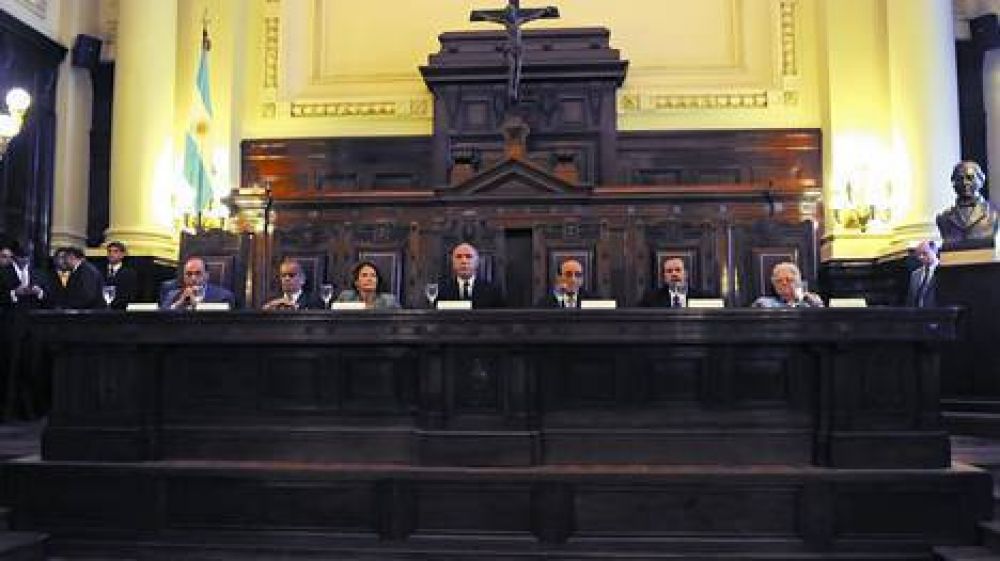 La C�mara Civil y Comercial advirti� a la Corte que las recusaciones del Gobierno afectan su independencia