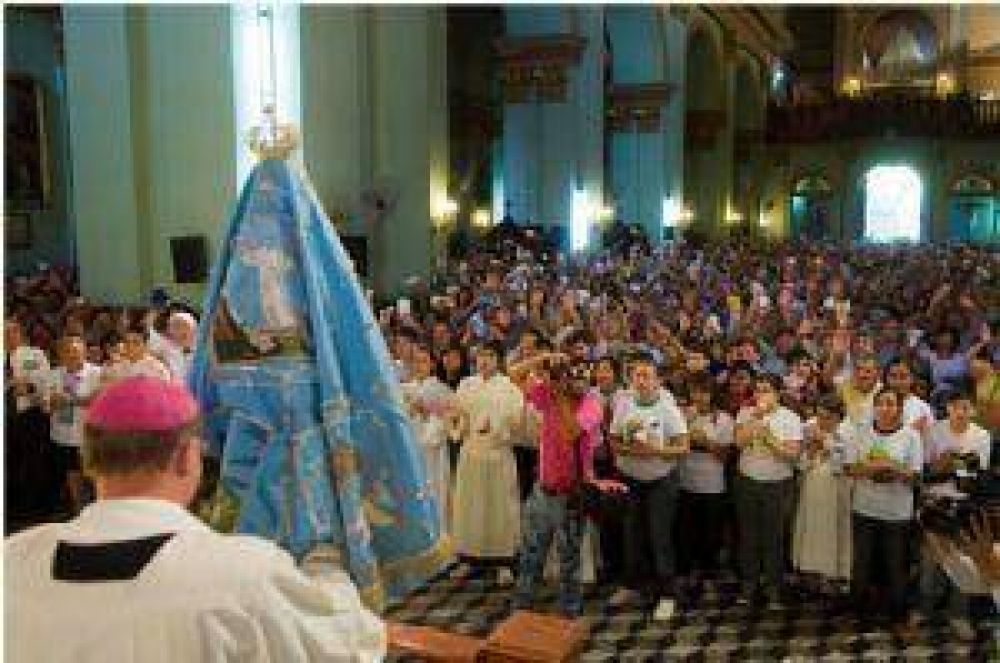 Con la Bajada de la Virgen iniciaron las fiestas marianas
