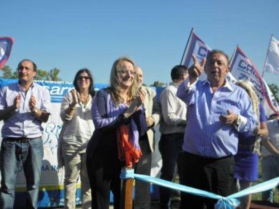 Alicia Kirchner recorri� obras en Pilar construidas por cooperativistas locales