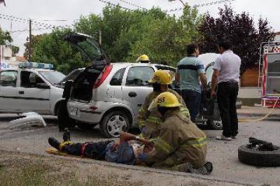 Embarazada y dos polic�as, accidentados en Roca