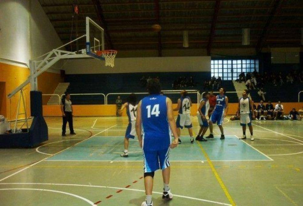 Noche de buen b�squetbol en el Polideportivo N� 2 