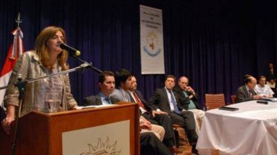 El delasotismo trata de contener a los intendentes del sur