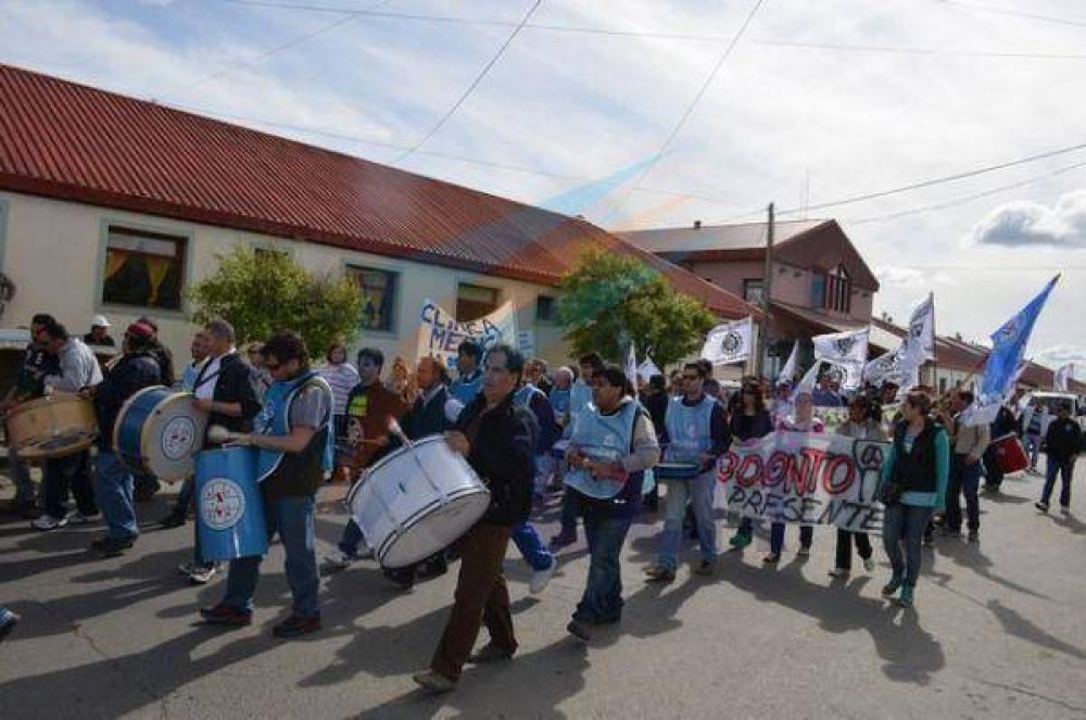 Los gremios marcharon por el Hospital pero esta vez sin acompa�amiento de la comunidad