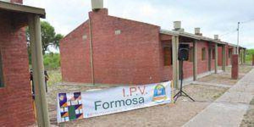  Cerca de 500 familias recibieron sus nuevas viviendas
