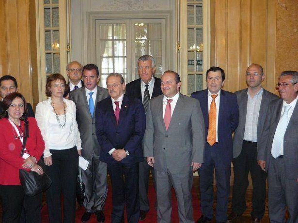 El Dr. Gerardo Zamora particip� de la reuni�n de Gobernadores 