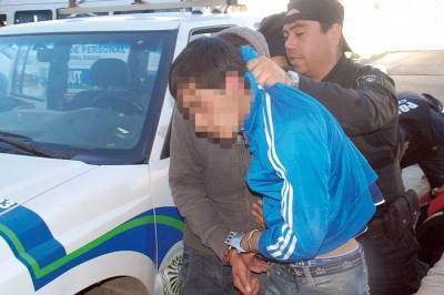 Detienen a un joven robando en una vivienda
