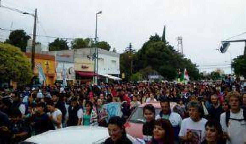 Marcha Multitudinaria y Pac�fica Contra La Megaminer�a y La Violencia
