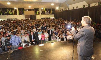 Poggi entreg� 200 viviendas en el acto m�s importante de su gesti�n