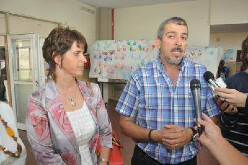 Homenajearon de docente en el colegio Ciudad de Santa Rosa 