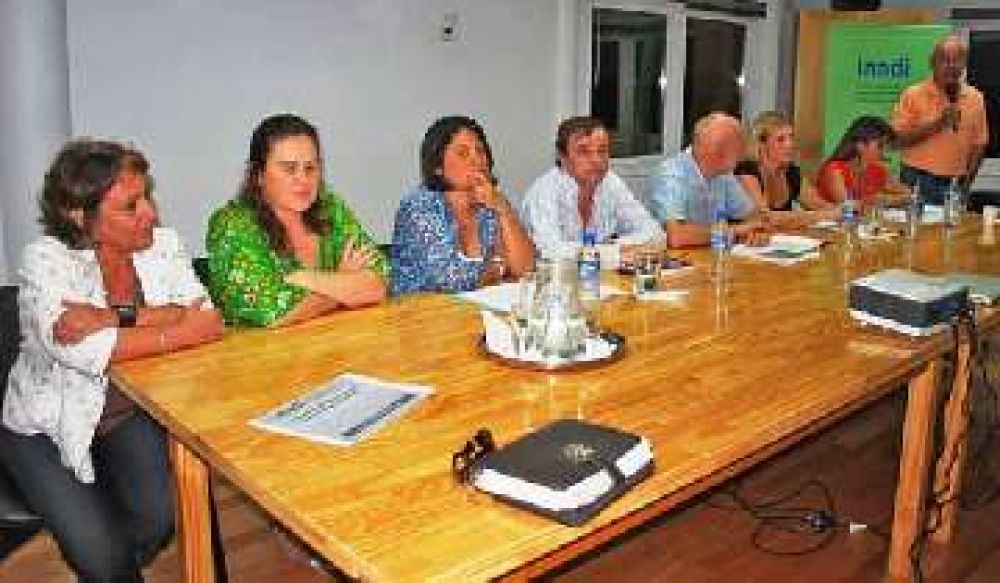 Presentaron publicaciones del INADI 