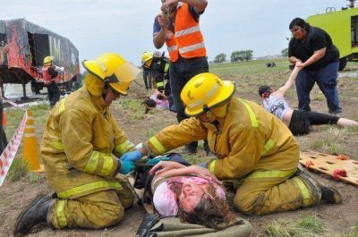 Realizaron simulacro de accidente a�reo en el Aeropuerto de Santa Rosa 