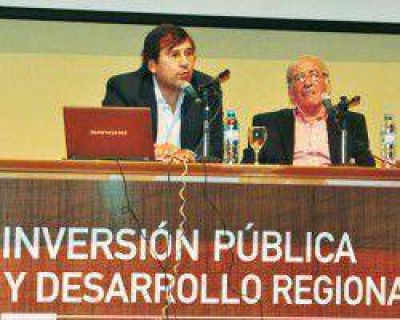 Al�s, el encargado de iniciar los foros del encuentro UCAR-PROSAP 