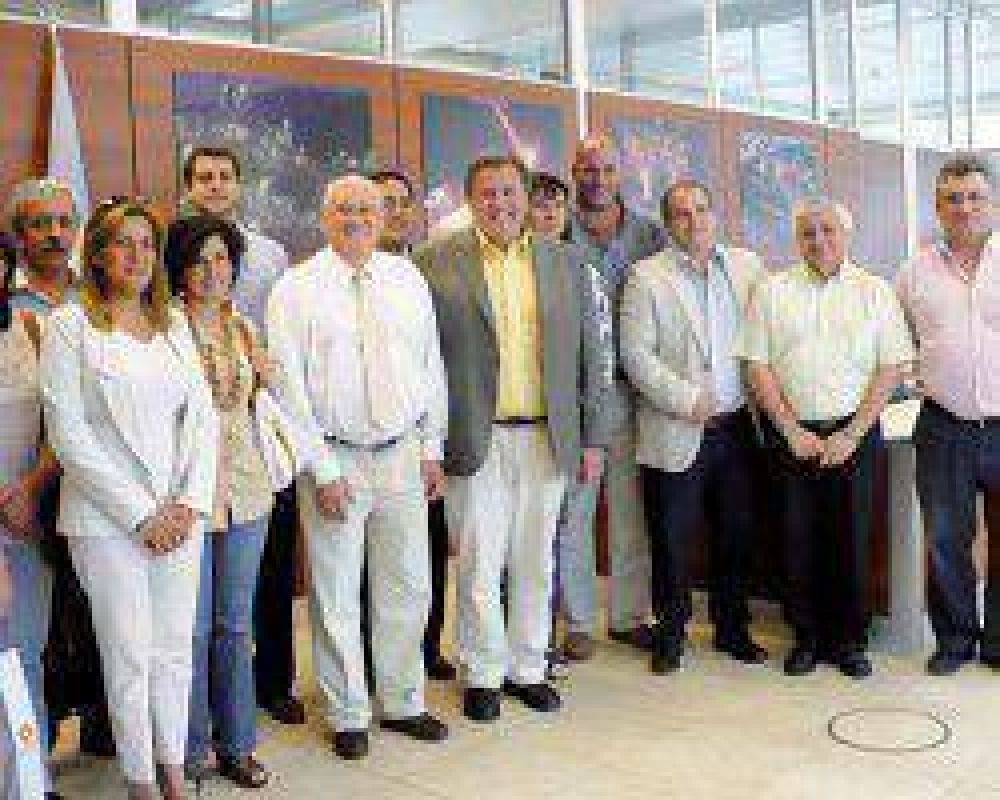 Autoridades catamarque�as visitaron el Ministerio de Miner�a