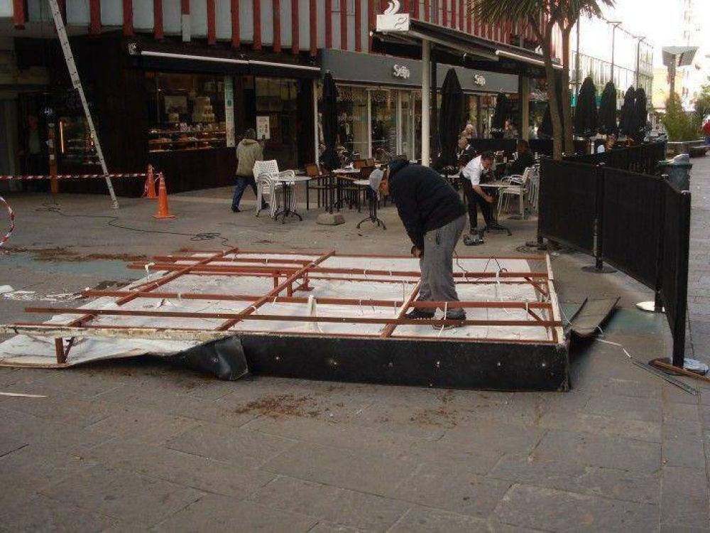 Al final, bajaron los carteles de La Moneta