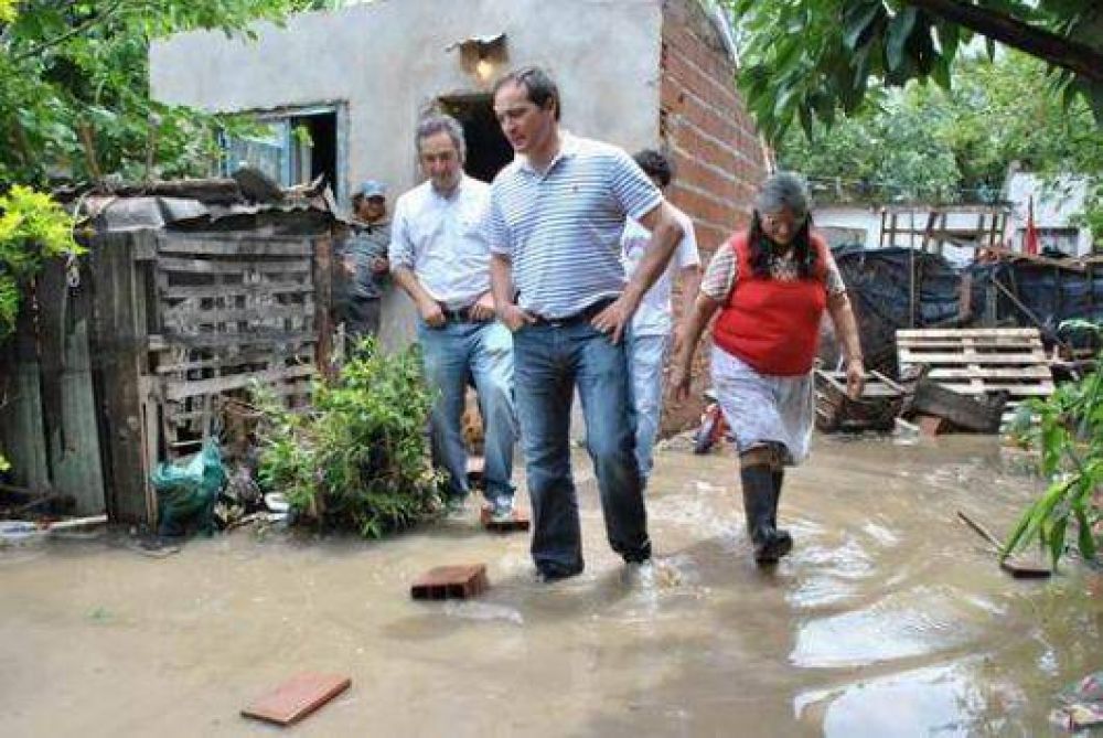 Camau encabez� la jornada solidaria de Unidos y Organizados