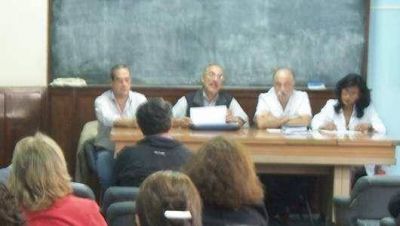 Profesionales resolvieron realizar un paro sin asistencia el 31.